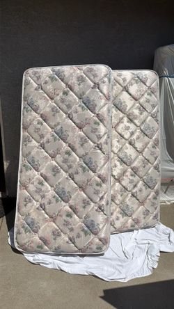 Twin mattress and box springs