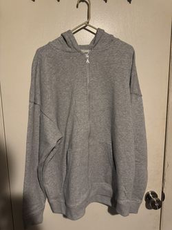 BRAND NEW NO BOUNDARIES SWEATER 