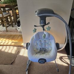 Graco baby swing with star-shaped mobile