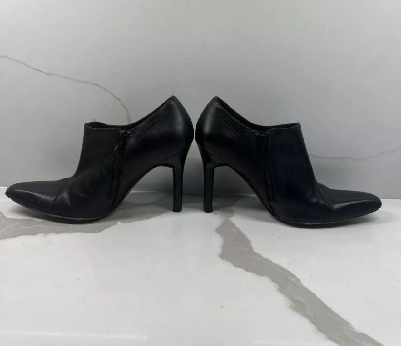 Charles David Women’s Black Side Zip Heeled Booties. Size 7.5