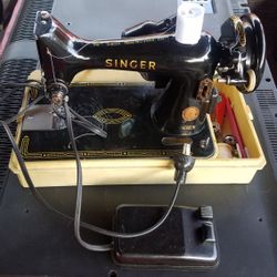 Antique Singer Machine Made In  Great Britain 