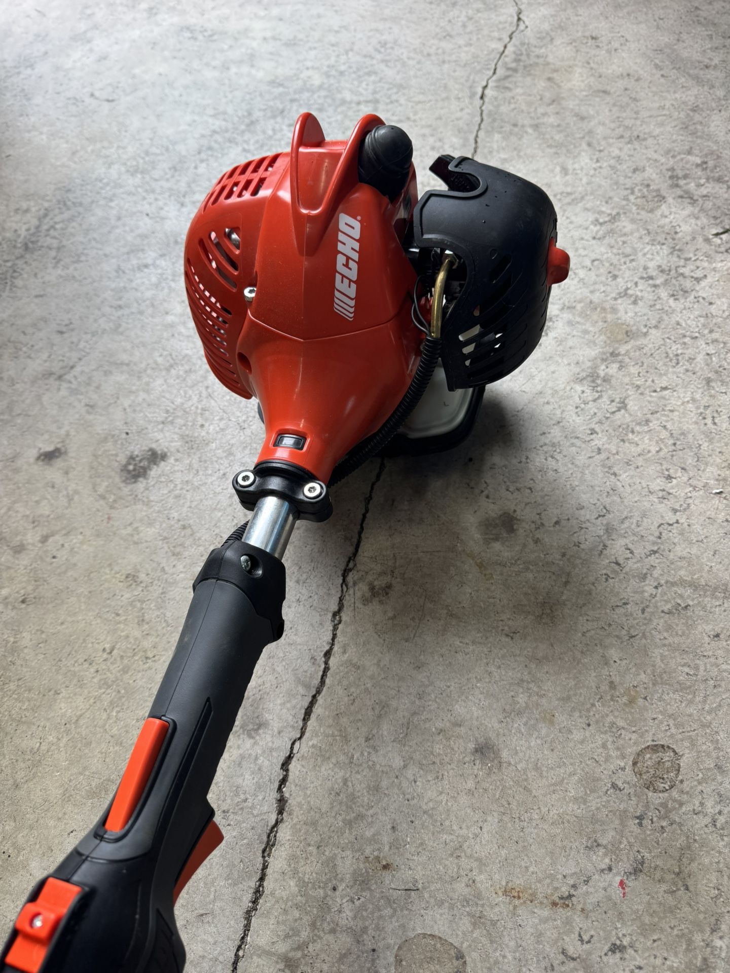 Like New Echo SRM-225 Weed Trimmer. Works As It Should. Must Pickup
