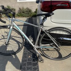 Women’s Road Bike: Giant Avail Size Small