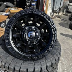 SET OF FOUR 18” FORD CHEVY GMC RAM 2500 WHEELS AND TIRES