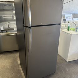Slate, Fingerprint Resistant 17.5 cu.ft. Top Freezer fridge can deliver ENERGY STAR like new Retail price $1000