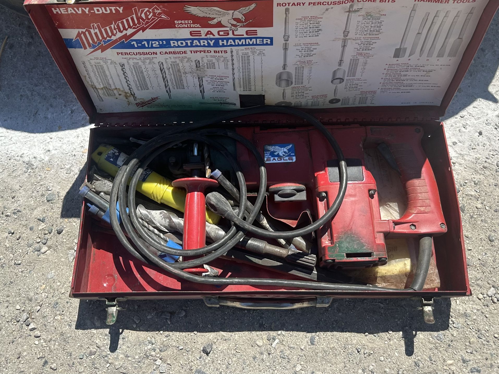 Milwaukee Eagle 1 1/2” Heavy Duty Rotary Hammer W/Lots Of Bits