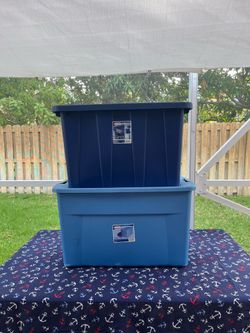 2 Large Plastic Bins Whit Lids , Blue is 30 Gallons , LightBlue is 35 Gallons ( READ DESCRIPTION)