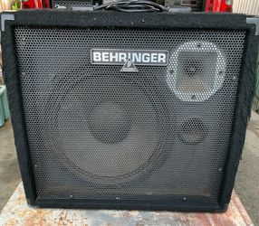Behringer ULTRATONE K900FX  keyboard amplifier