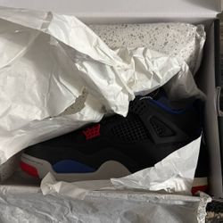 AIR JORDAN 4 RETRO SIZE 9.5