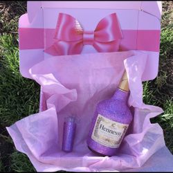 Custom Bottles !!! perfect Gift 🎁 For Valentines Day 💝 Or Your Girls Bday !🎉✨