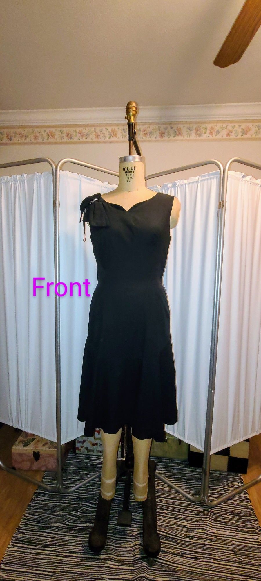 Black Sleeveless Sweetheart Wiggle Dress