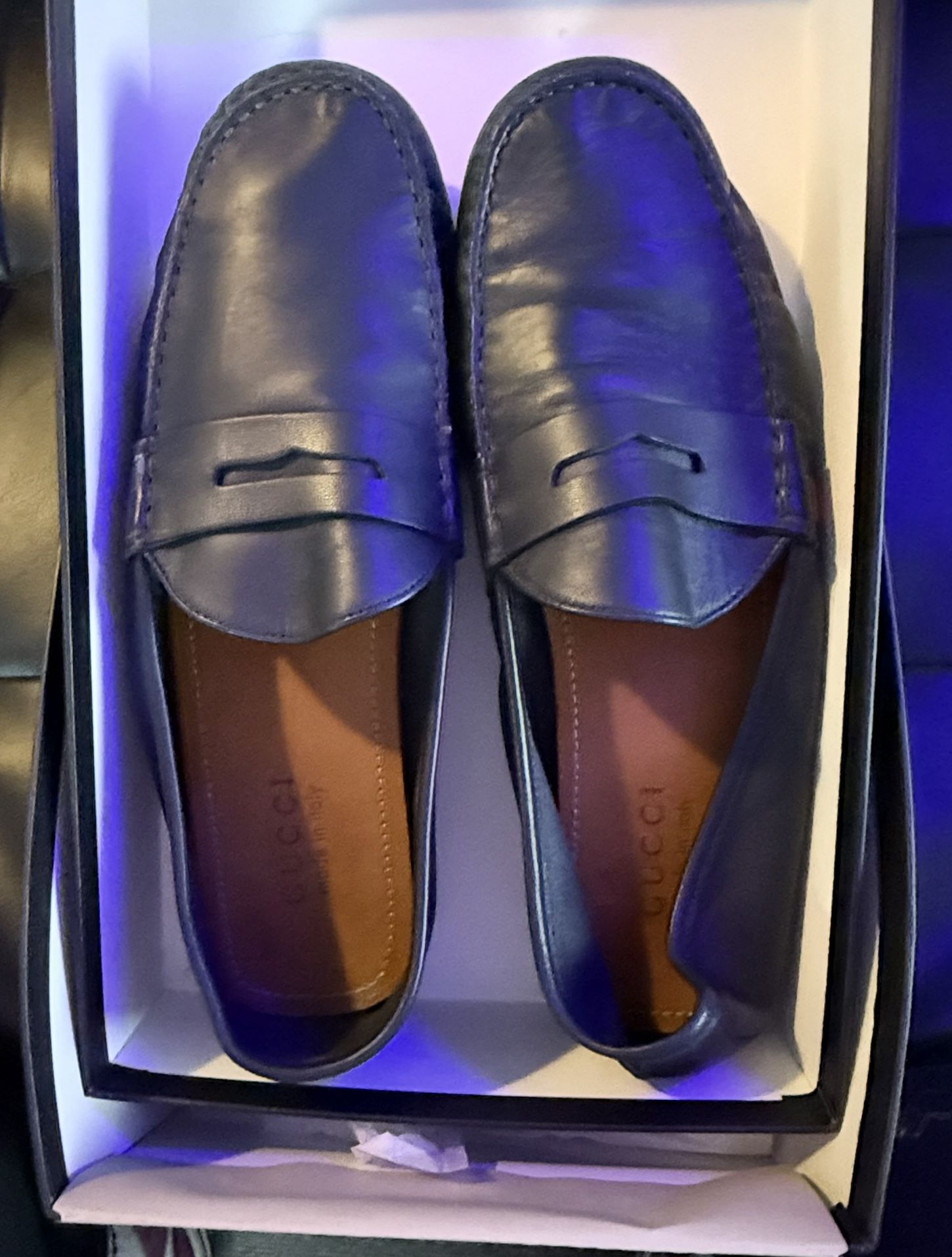  Authentic Gucci Men’s Leather Loafers – Size 10 (With Box