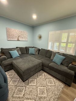 Jerome’s Sleeper Sectional + Ottoman (Queen Gel Bed)