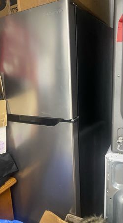 INSIGNIA REFRIGERATOR