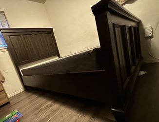 Queen Size Bed With Base