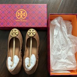 Brand New Tory Burch chelsea flat stamped snake printed leather