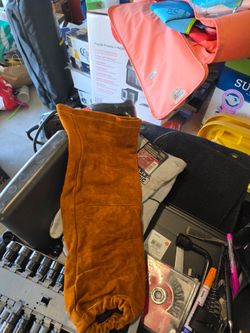 Welding gloves and sleeves