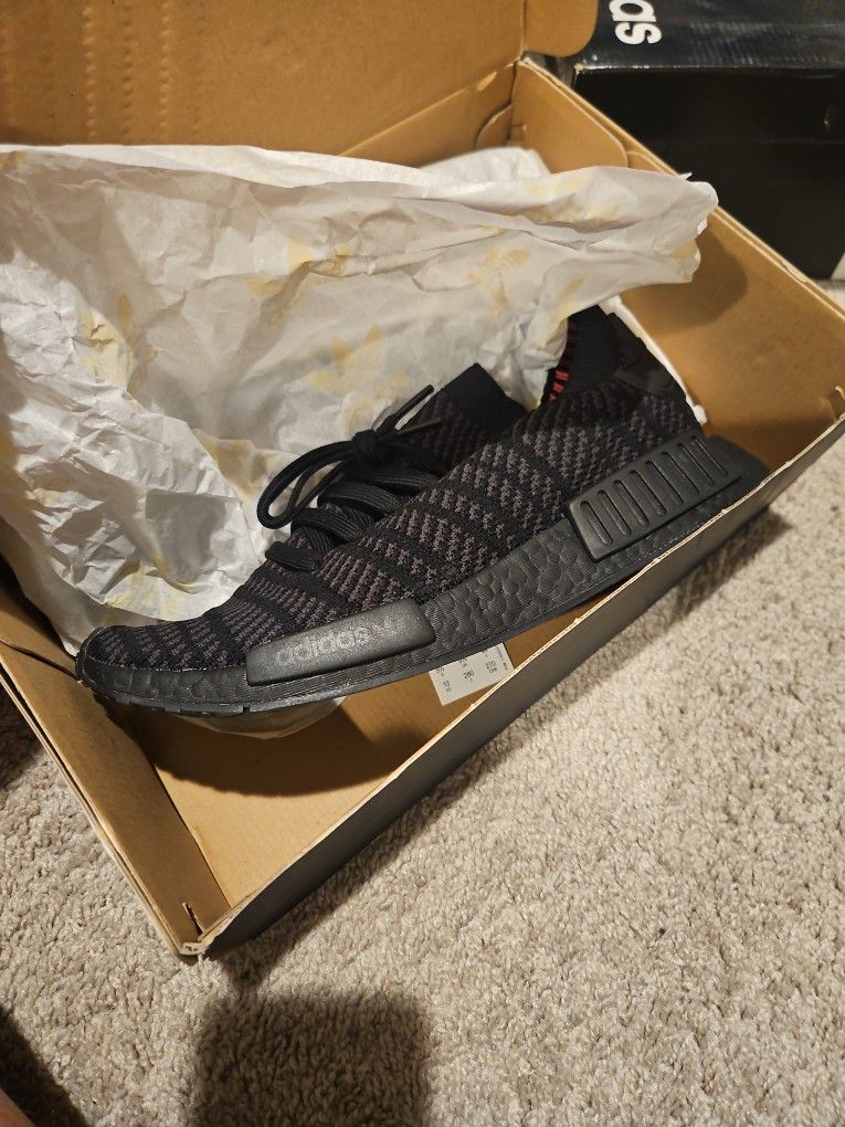 Brand New Adidas R1 Rare Size 10
