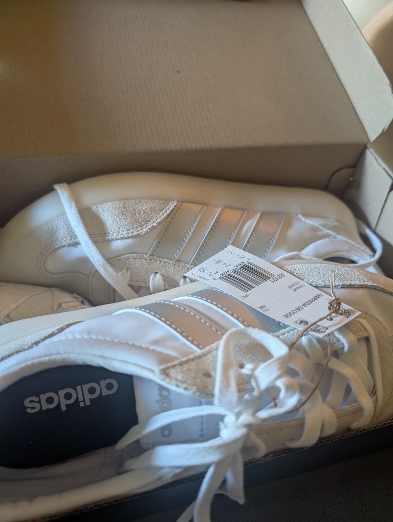 Brand New In Box Women's Adidas 9 New Style