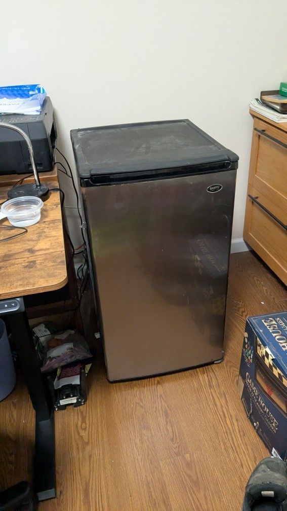 Mini Fridge Sanyo