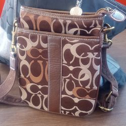 2 Bolsa coach por $40