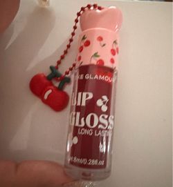 Long lasting lip gloss
