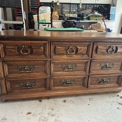 Dresser With Two Attachable Mirrors