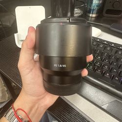 Sony Lens 85mm 1.8 - $400