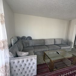 Gray couch’s used like new and very clean