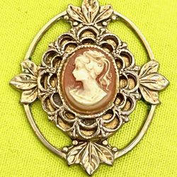 Sweet Cameo Necklace