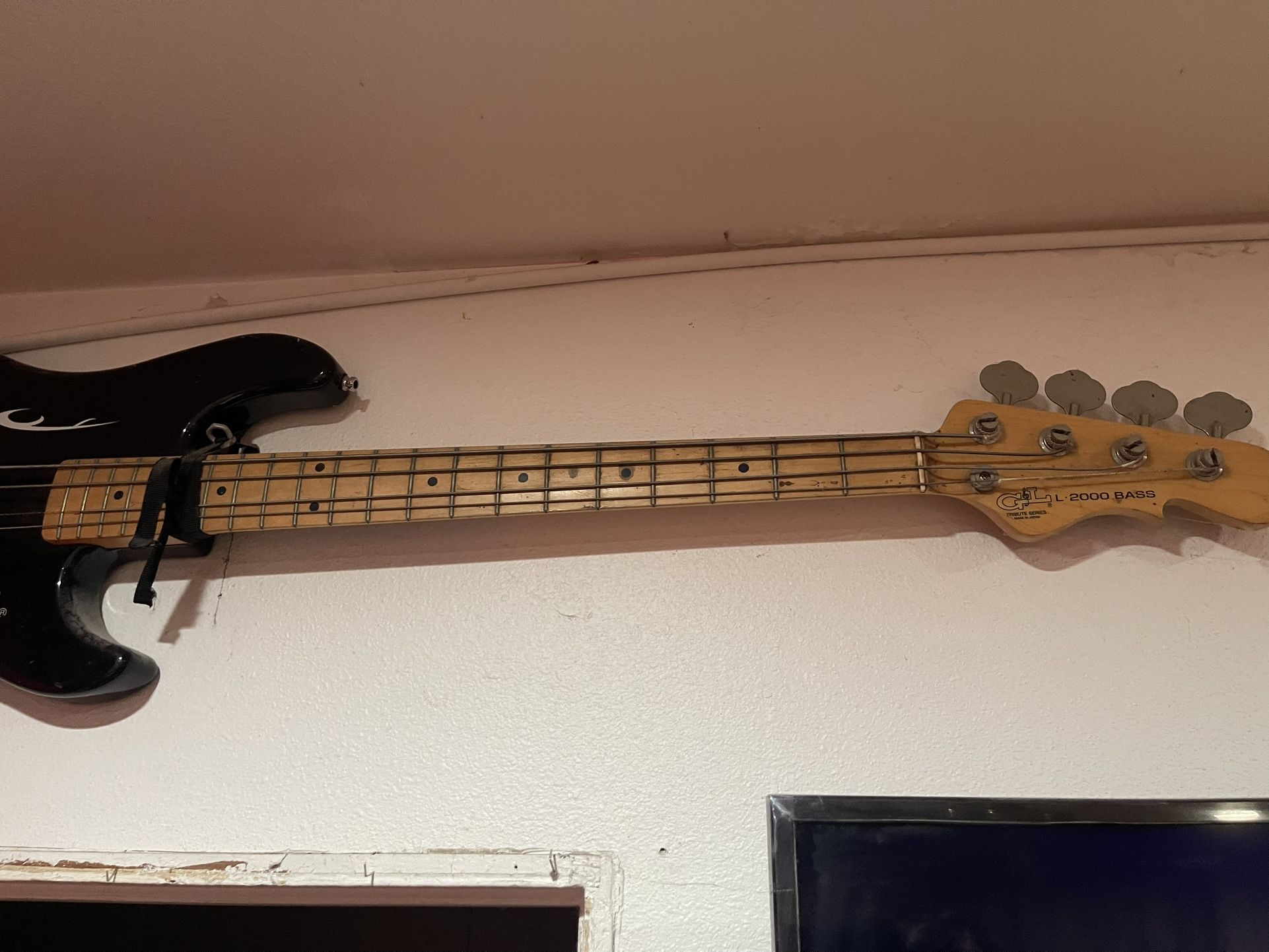 Electric Bass Guitar G&L L-2000 model