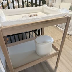 Cambiador De Bebé / Changing Table 