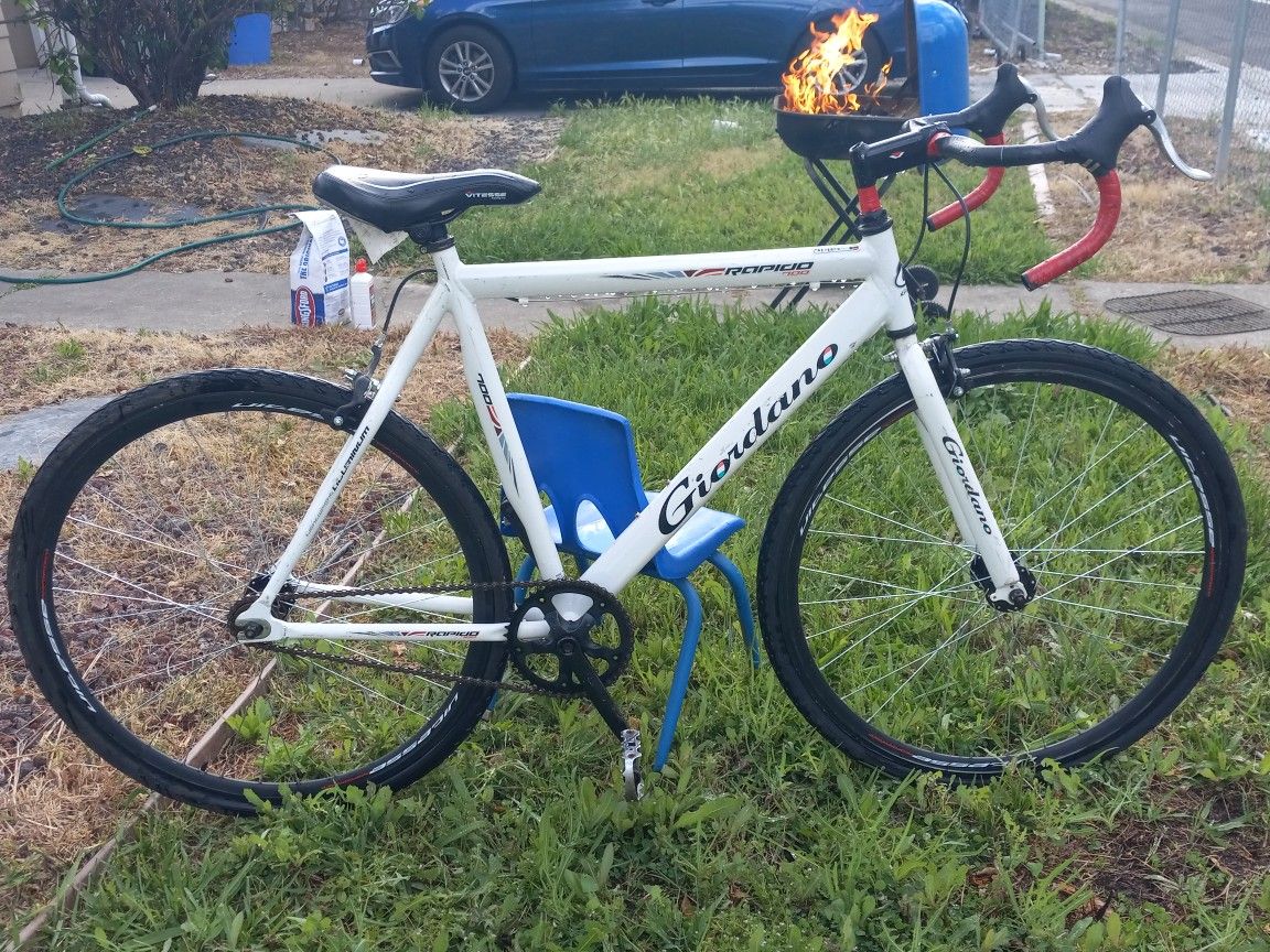 Giordano Rapido 700 lightweight Aluminum White Bikes for Sale in Sacramento CA OfferUp