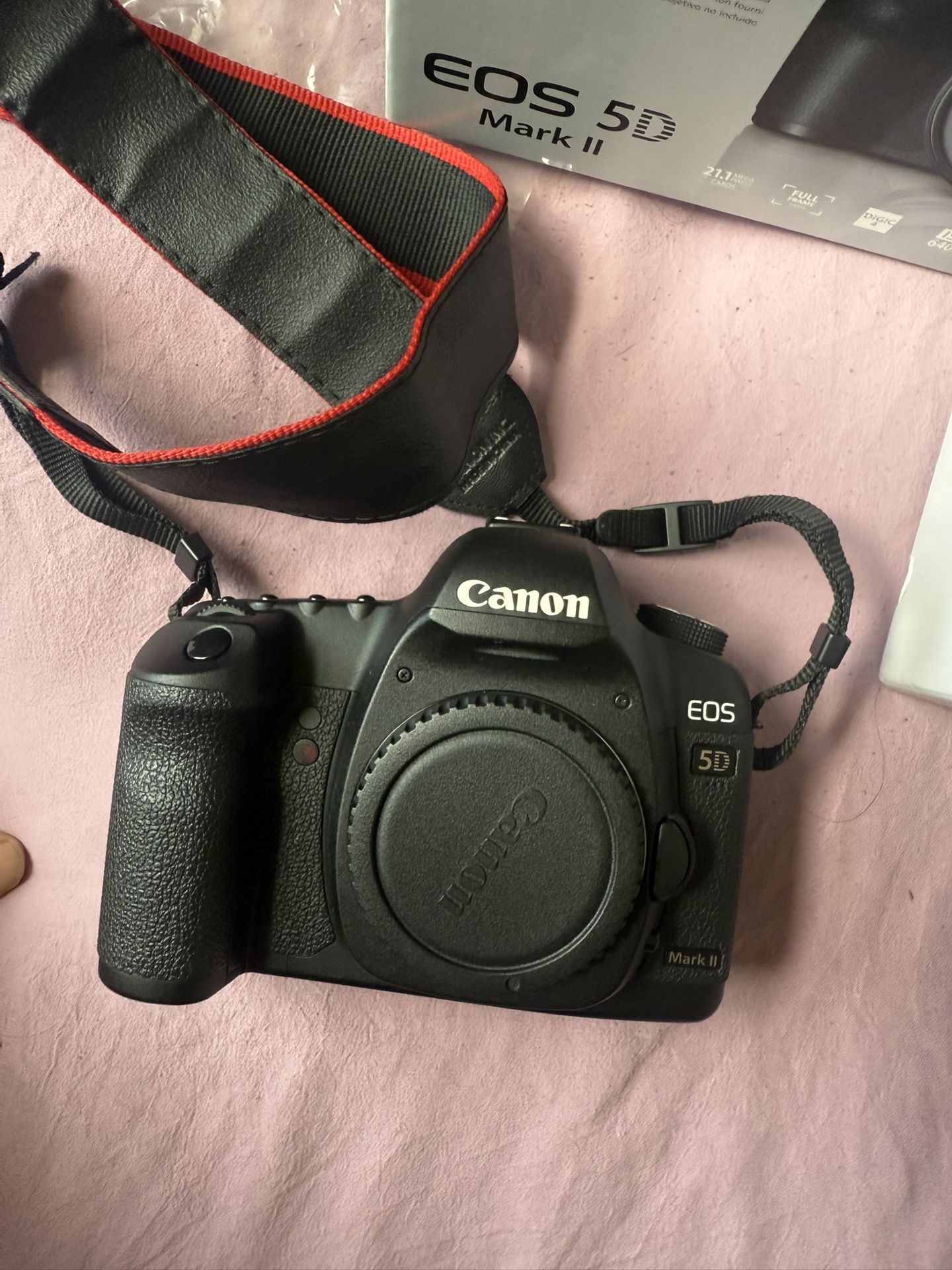 Cámara Canon EOS 5D Mark II Full frame + lente 50mm + tarjeta 128Gb Compact Flash+lector de tarjeta + Bolso de Cámara.