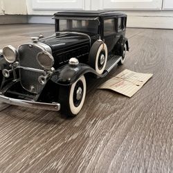 Diecast 1/24 scale Franklin Mint 1930 Cadillac V16 Model 452 Imperial Sedan 