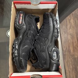 Air Max plus Black Women’s 7