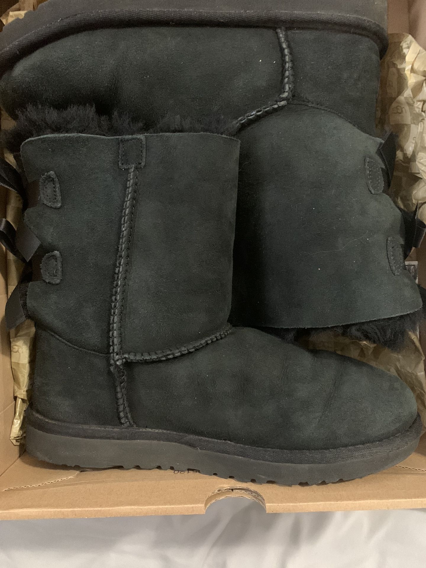 Womens Size 8 Black Uggs