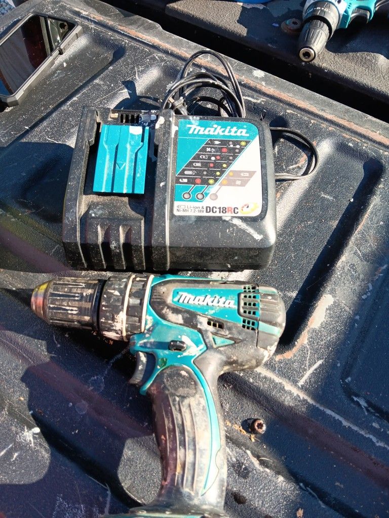 Makita Sawzall And Drill 18v With Chargers