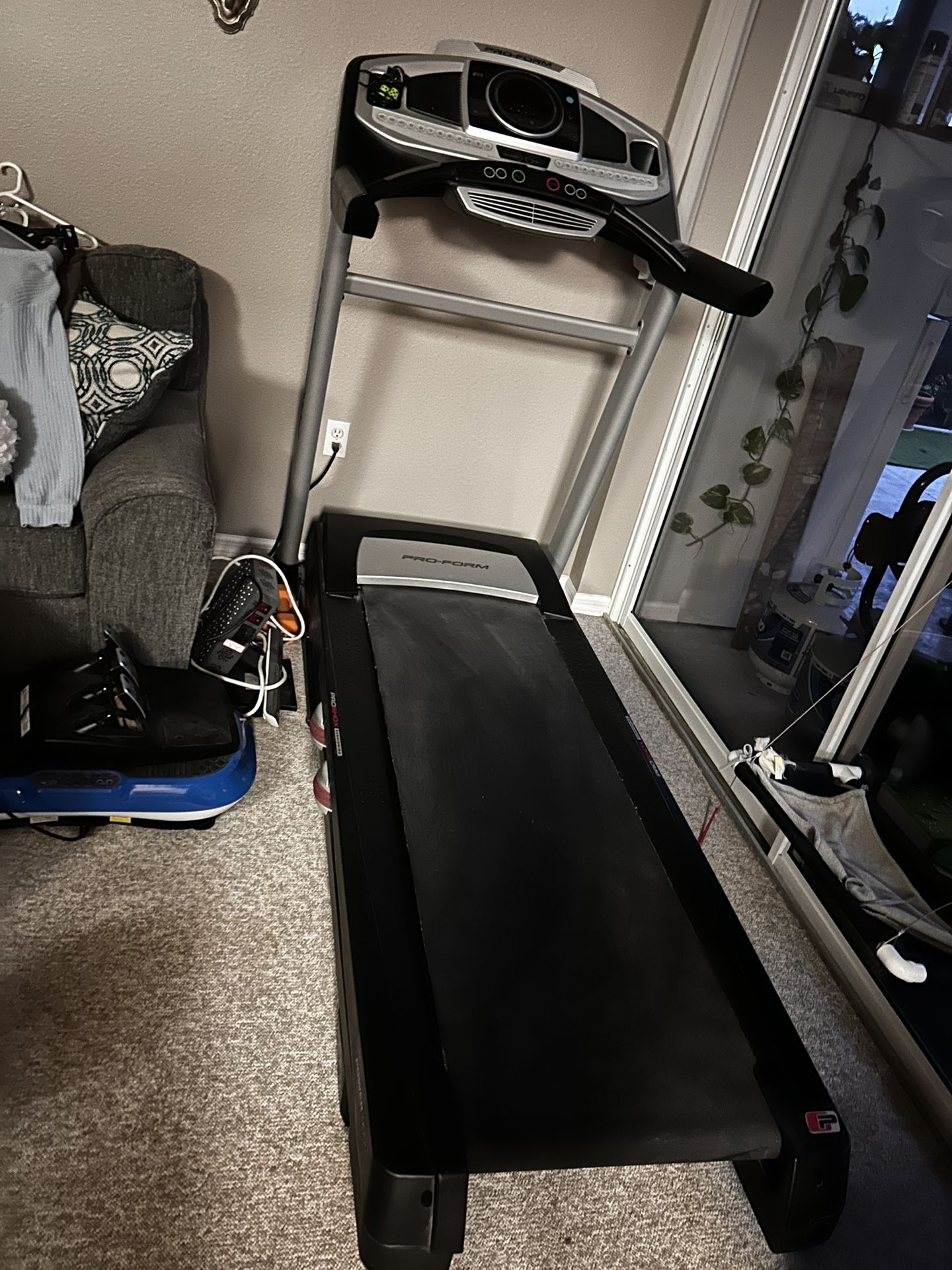 PRO FORM 995i Treadmill - In Excellent Condition