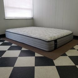 Full size mattress - can DELIVER almost anywhere for $20 extra - gently used and in LIKE NEW condition 😍