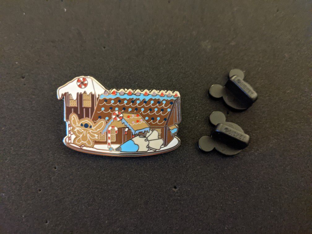 Disneyland Limited Release Lilo & Stitch Gingerbread House Pin 