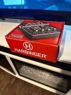 Harbinger L502 5-Channel Mixer with XLR Mic Preamp Level 1