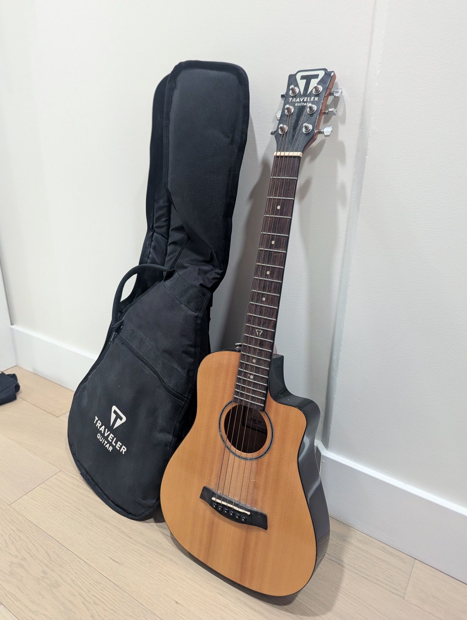 Travelers Acoustic Guitar - Redlands Mini