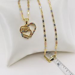 Para Mamá 🥰colgante y cadena oró laminado/For Mom 🥰  gold plated pendant and chain