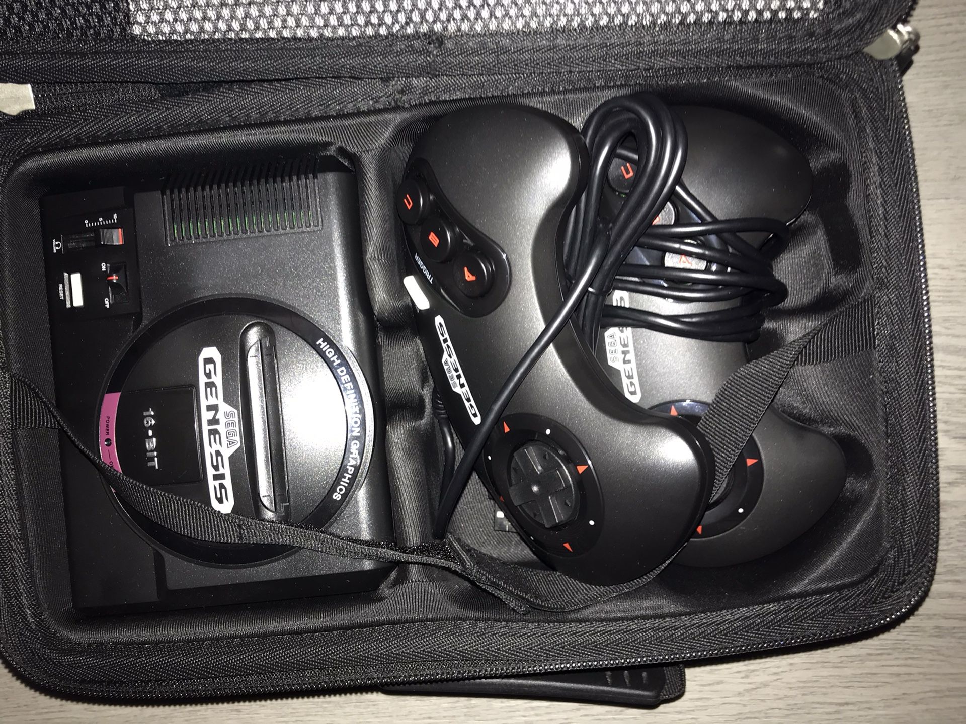 SEGA Genesis Classic Mini Console (MK-16000) CIB