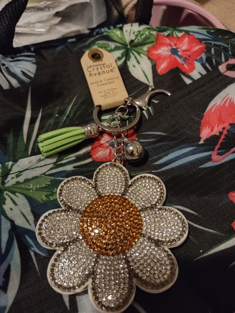 Sparkling Daisy Key Chain With Tassels