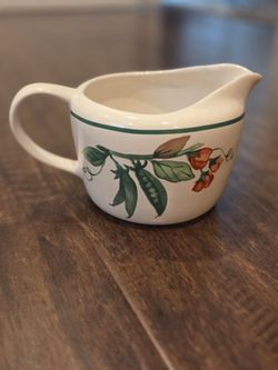 Gravy boat