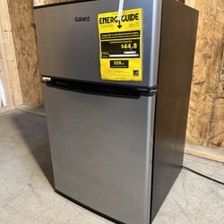Galanz 3.1 CF Mini Fridge + Freezer - Delivery Available!