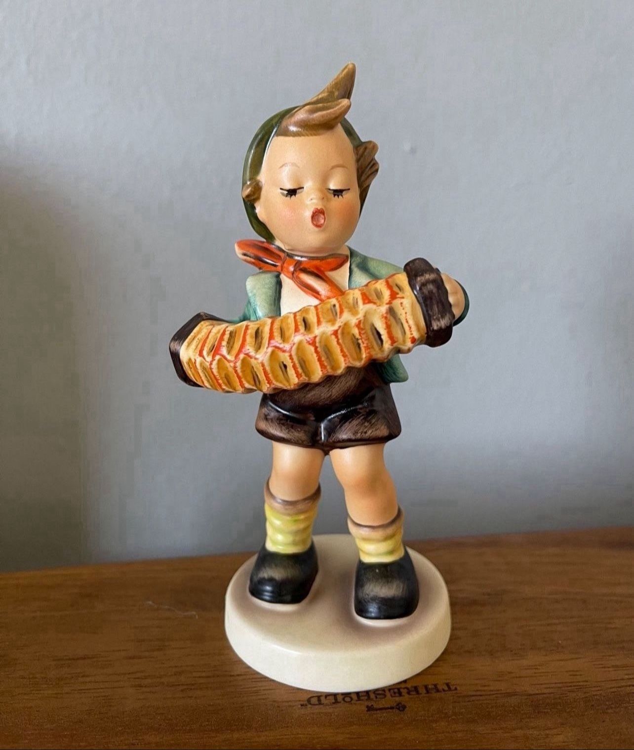 VINTAGE HUMMEL “Accordion Boy” PORCELAIN FIGURINE #185 - 5” - TMK6 
