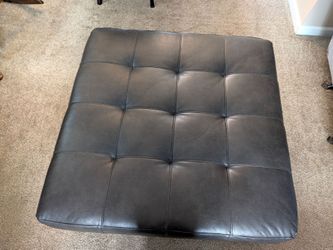 Raymour & Flannigan Ottoman